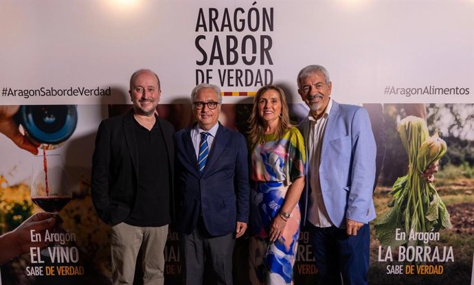 El creativo Víctor Gonzalo, el consejero de Agricultura aragonés, Javier Rincón, la directora general de Innovación, Amparo Cuéllar, y el presentador Carlos Sobera.
