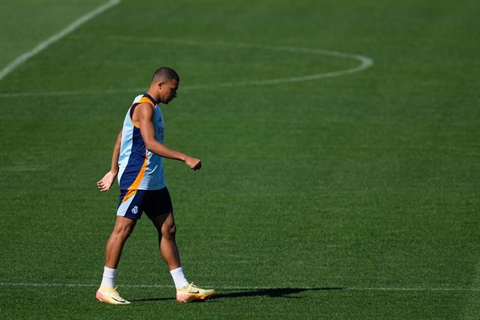 Archivo - Kylian Mbappe during the training day of Real Madrid ahead the Spanish League, LaLiga EA Sports, football match against Real Valladolid at Ciudad Deportiva Real Madrid on September 13, 2024, in Valdebebas, Madrid, Spain.