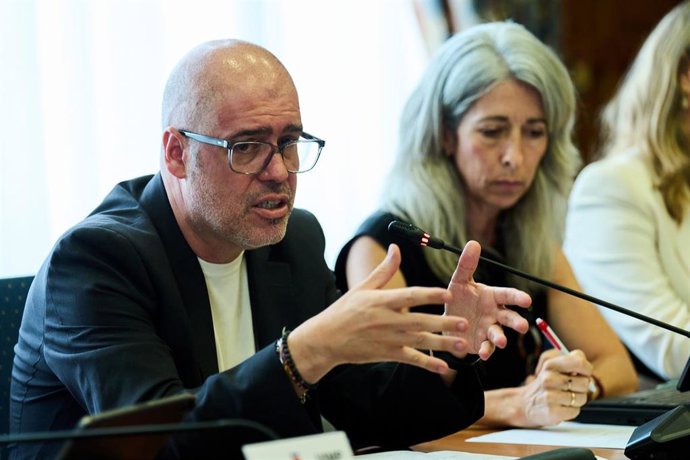 El secretario general de CCOO, Unai Sordo, ofrece declaraciones a la prensa durante un seminario organizado por la Seguridad Social que hace balance de los treinta años del Pacto de Toledo en el Palacio de la Magdalena, a 23 de junio de 2025, en Santander