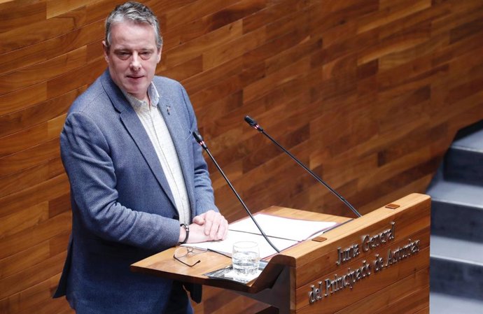 Archivo - El consejero de Medio Rural y Política Agraria, Marcelino Marcos Líndez en el Pleno de la Junta.