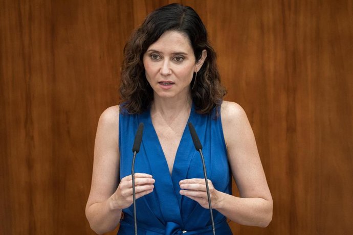 La presidenta de la Comunidad de Madrid, Isabel Díaz Ayuso, interviene durante una sesión plenaria en la Asamblea de Madrid, a 19 de junio de 2025, en Madrid (España). 