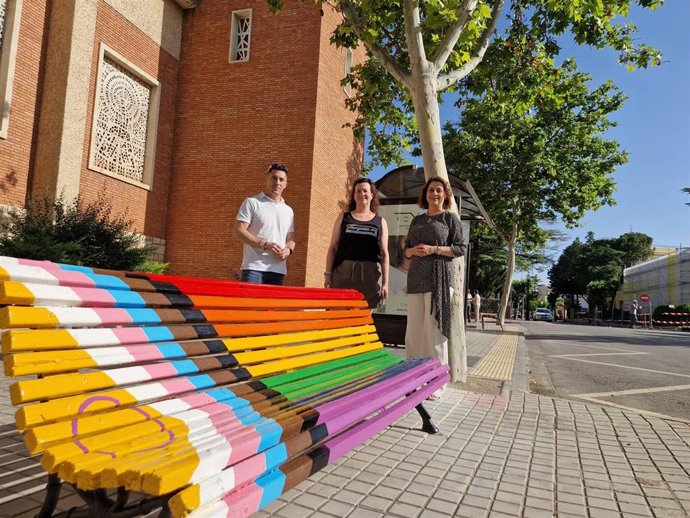El banco se ha colocado en un espacio muy visible y transitado y en una zona de video vigilancia controlada por la Policía Local.