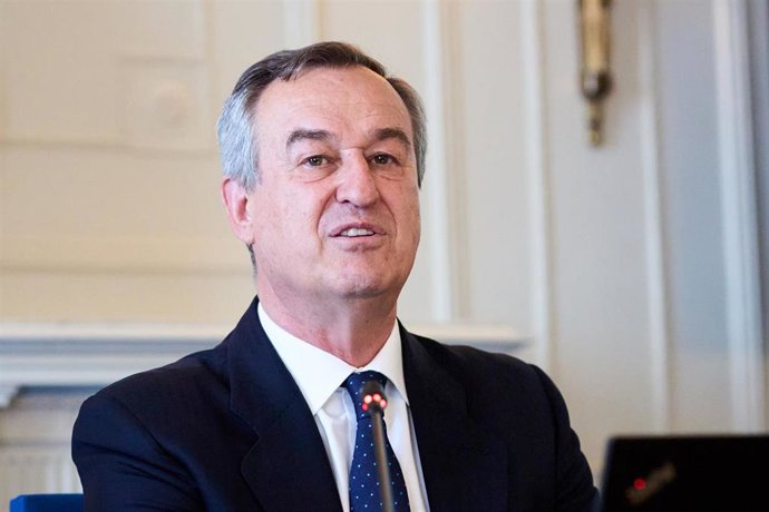 El consejero delegado de Banco Sabadell, César Gónzalez-Bueno, interviene durante la segunda jornada de este año del seminario de APIE en la UIMP, en el Palacio de la Magdalena, a 25 de junio de 2025, en Santander, Cantabria (España).