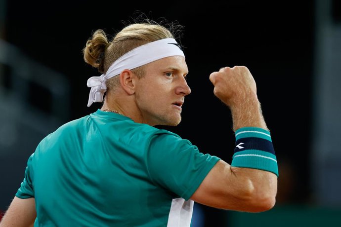 Archivo - Holger Rune of Denmark celebrates during his match against Alejandro Davidovich of Spain during the Mutua Madrid Open 2023 celebrated at Caja Magica on Abril 30, 2023 in Madrid, Spain.