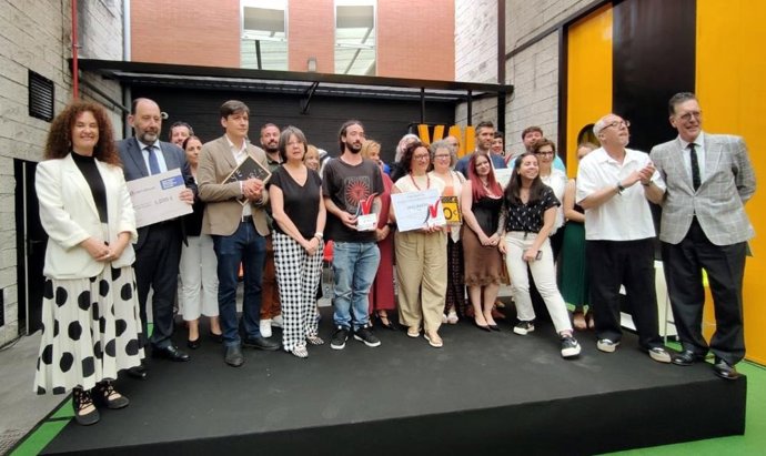 El consejero Borja Sánchez entrega los galardones del semillero de iniciativas, que reconocen también la el diseño de moda Novalreeves en la categoría de consolidación.