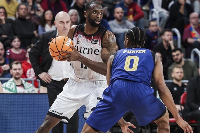 Marvin Jones of Surne Bilbao Basket and Kevin Punter of FC Barcelona in action during the Liga Endesa ACB, match played between FC Barcelona and Surne Bilbao Basket at Palau Blaugrana on January 19, 2025 in Barcelona, Spain.