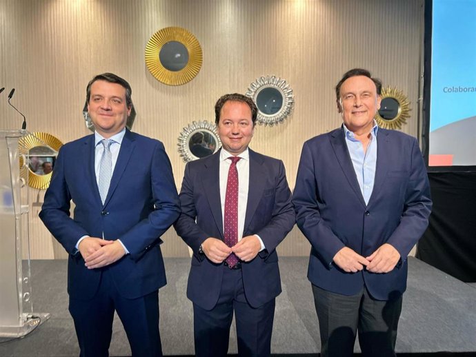 El consejero de Universidad, Investigación e Innovación, José Carlos Gómez Villamandos, en la 48º Asamblea General Ordinaria de la Asociación de Empresas Fabricantes y de Servicios de Córdoba.