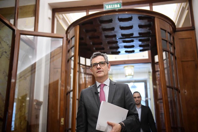 O Ministro da Presidência, Justiça e Relações com os Tribunais, Félix Bolaños, em sua chegada à apresentação à imprensa no Congresso dos Deputados, em 24 de junho de 2025, em Madri (Espanha). A juíza considera que Bolaños, quando era secreta