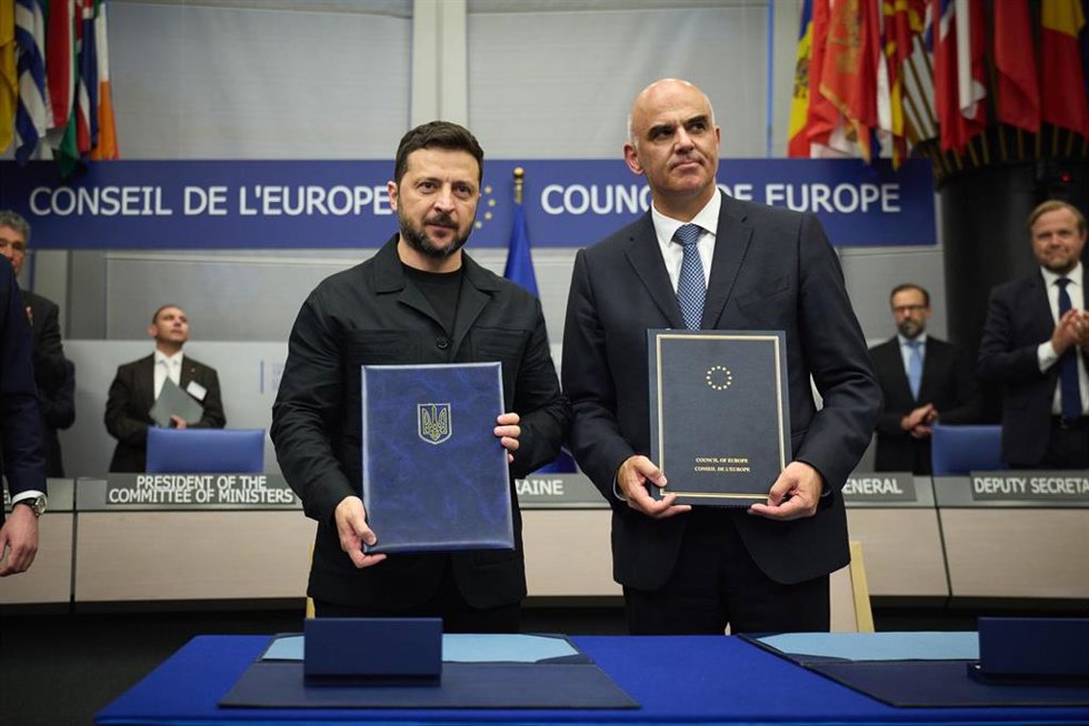El presidente ucraniano, Volodimir Zelenski, junto al secretario general del Consejo de Europa, Alain Berset