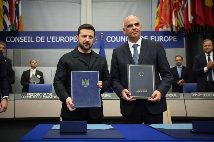 O presidente ucraniano Volodimir Zelenski com o secretário-geral do Conselho da Europa, Alain Berset.