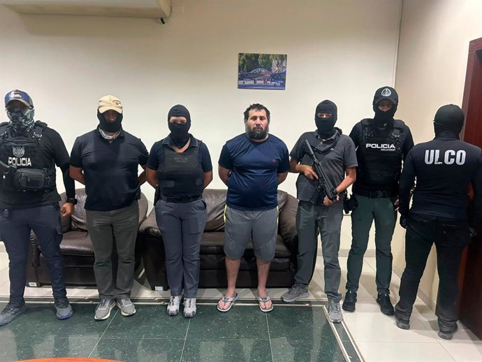 Momento de la detención de 'Fito', líder de la banda criminal Los Choneros, en Ecuador, una imagen difundida por las autoridades