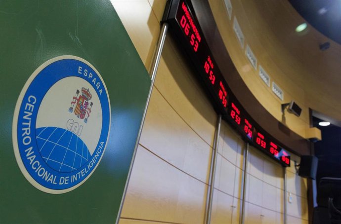 Archivo - Una pantalla con horarios de distintos países en el Centro Nacional de Inteligencia (CNI), a 17 de abril de 2023, en Madrid (España)