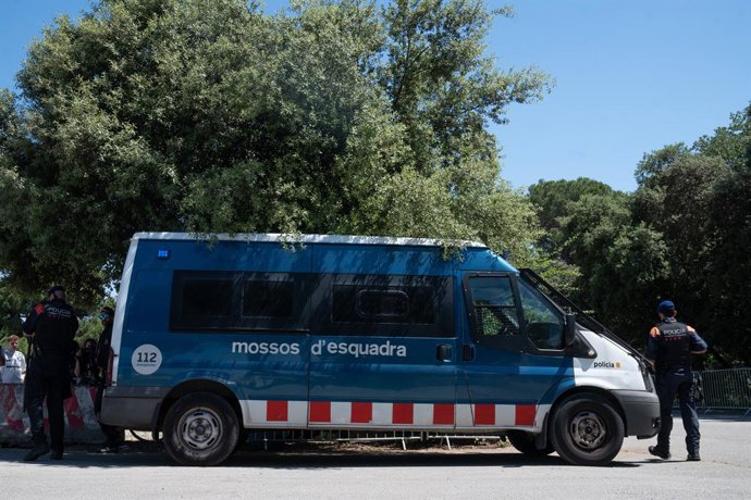 Un furgó dels Mossos d'Esquadra en el dispositiu de seguretat especial per al GP de F1, a 30 de maig de 2025, a Montmeló, Barcelona, Catalunya (Espanya). Els Mossos d'Esquadra han desplegat un dispositiu que arriba als 620 agents des d'avui fins a 