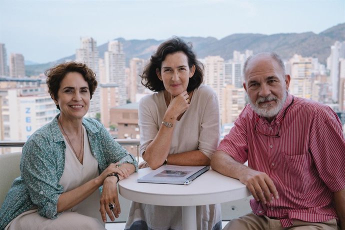 Primera imagen de rodaje de 'Después de Kim' : De izquierda a derecha: Adriana Ozores, Ángeles González-Sinde y Darío Grandinetti-