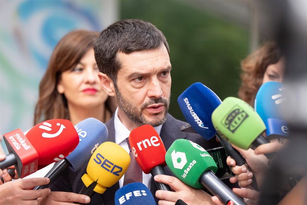 El ministro de Derechos Sociales, Consumo y Agenda 2030, Pablo Bustinduy, en un acto en Bilbao