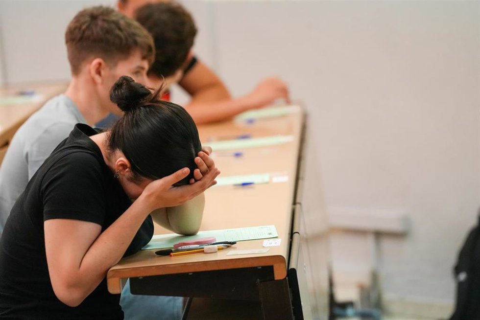 Imágenes de la primera jornada de la Prueba de Acceso a la Universidad en Andalucía. 