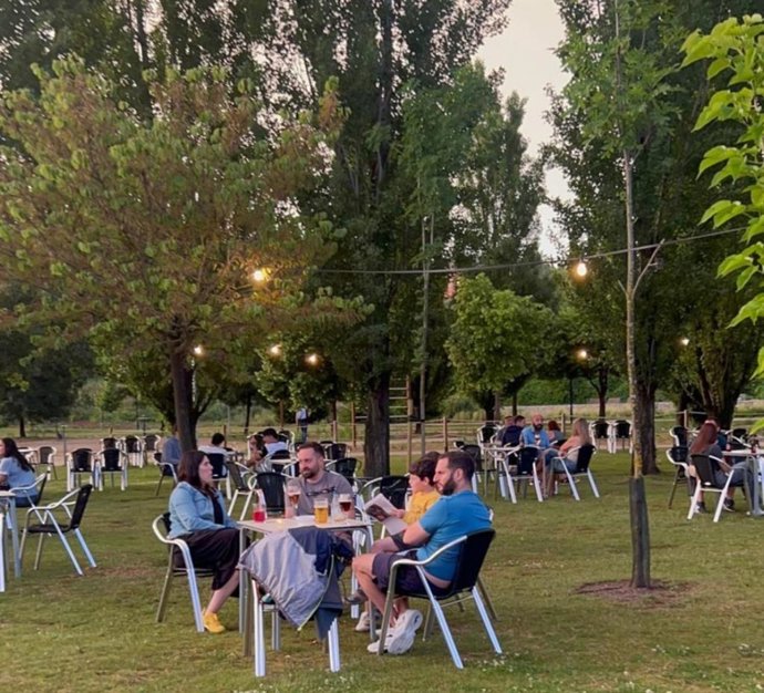 La terraza 'Xiringo Take It', en Arroyo de la Encomienda (Valladolid).