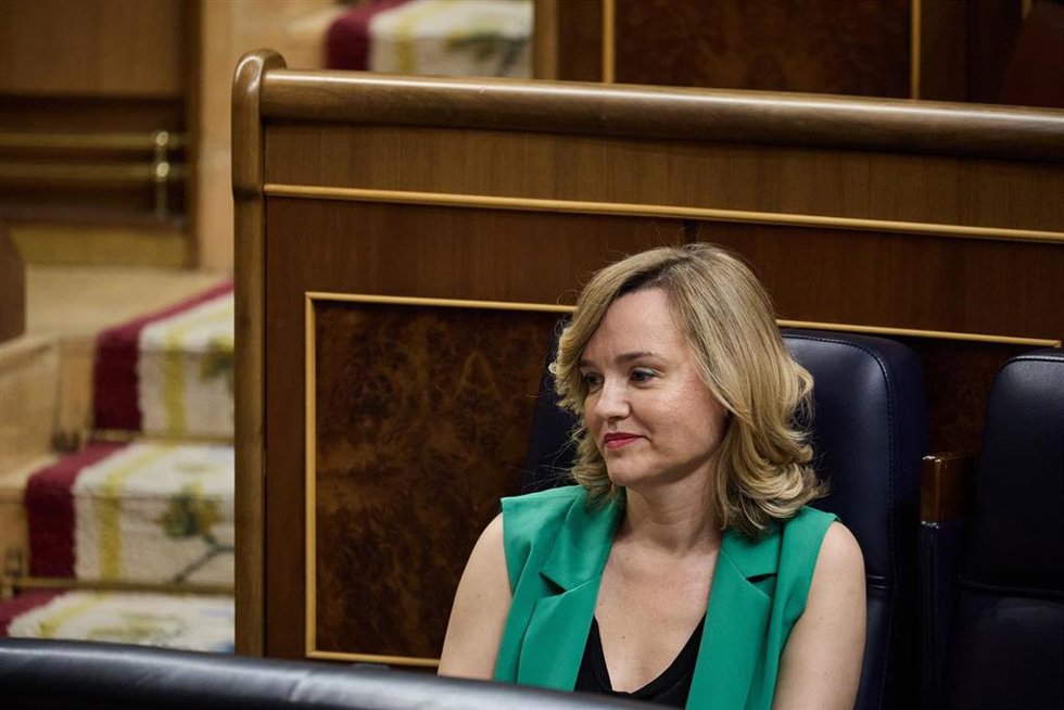 La ministra de Educación, Pilar Alegría, durante un pleno en el Congreso de los Diputados, a 25 de junio de 2025, en Madrid (España). La sesión de control está marcada por la ofensiva del PP contra el Gobierno por el caso Koldo y por la petición del ju