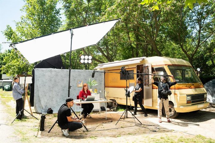 Imagen cedida por Netflix del 'teaser' de la serie 'Toda la verdad sobre mis mentiras'