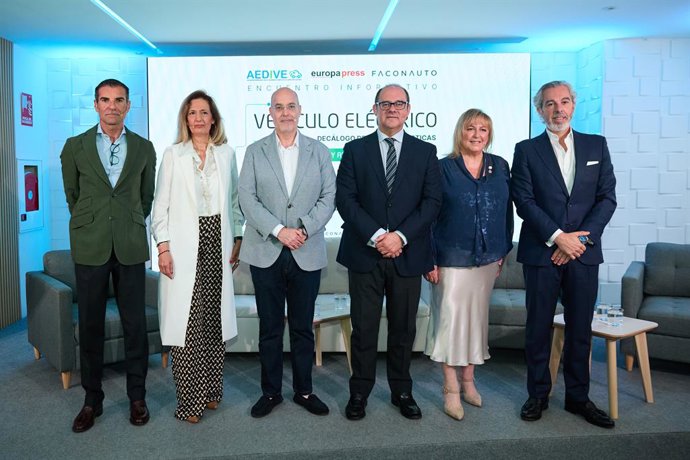Encuentro Informativo de Europa Press con AEDIVE  'Vehículo Eléctrico:decálogo de buenas prácticas'