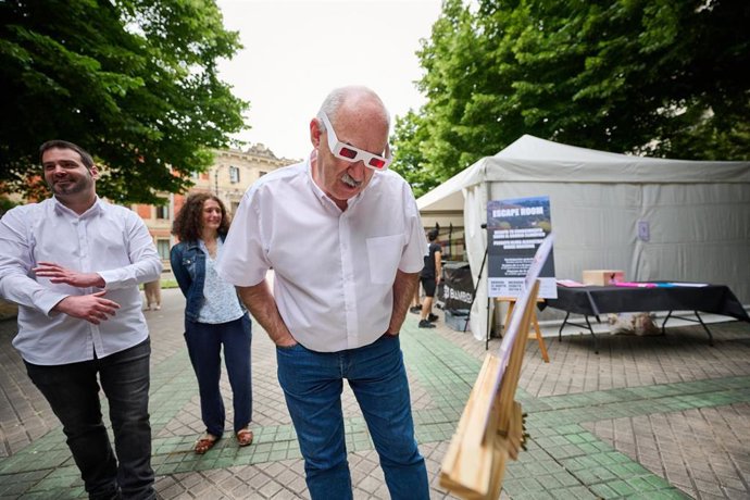 El consejero Aierdi en la presentación de las actividades participativas de los 'Encuentros LIFE NAdapta', en el Paseo Sarasate de Pamplona.