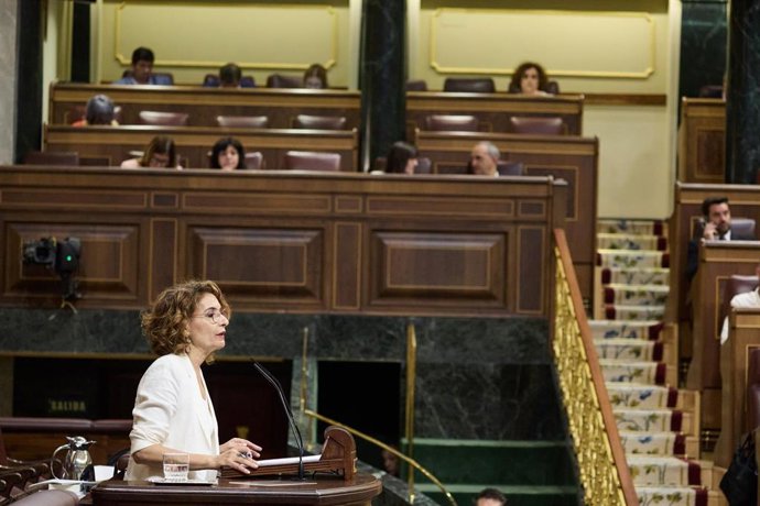 La vicepresidenta primera y ministra de Hacienda, María Jesús Montero, durante un pleno en el Congreso de los Diputados, a 25 de junio de 2025, en Madrid (España).  