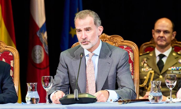 Archivo - El Rey Felipe VI preside el acto de inauguración de los cursos de verano de la Universidad Internacional Menéndez Pelayo (UIMP) de Santander, en el Palacio de la Magdalena, a 23 de junio de 2022, en Santander, Cantabria (España). El regreso del 