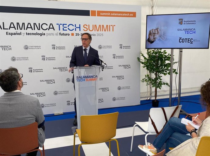Carlos garcía Carbayo, durante la inauguración del Salamanca Tech Summit.