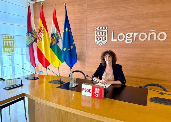 La concejala socialista en el Ayuntamiento de Logroño, María Marrodán, en comparecencia de prensa