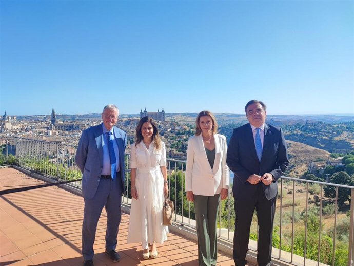 La vicepresidenta del Real Instituto Elcano, María Dolores de Cospedal, antes de intervenir en la mesa 'OTAN: valores básicos, pilar europeo y mirada al Sur', en el XXXVII Seminario de Seguridad y Defensa celebrado en Toledo.