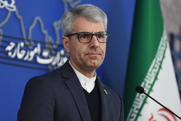 Archivo - El portavoz del Ministerio de Exteriores de Irán, Esmaeil Baqaei, durante una rueda de prensa en Teherán (archivo)