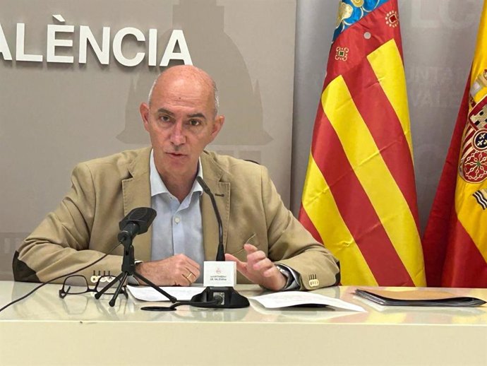 Archivo - El edil de Empleo, segundo teniente de alcalde en el Ayuntamiento de València y portavoz de Vox en el consistorio, José Gosálbez, en una imagen de archivo. 