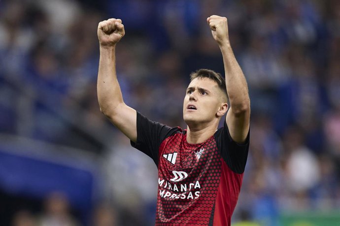 Urko Izeta of CD Mirandes reacts during the LaLiga Hypermotion Play Off Final 2nd Leg match match between Real Oviedo and CD Mirandes at Carlos Tartiere on June 21, 2025, in Oviedo, Spain.