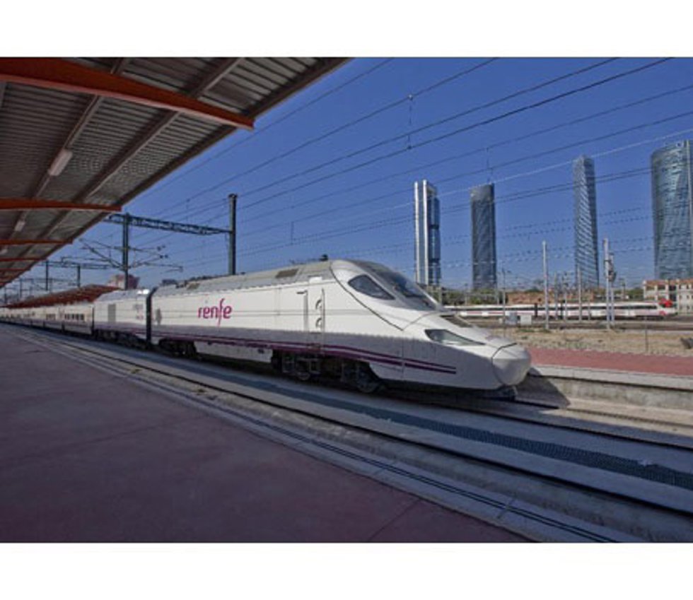 Archivo - Tren Alvia de Renfe 