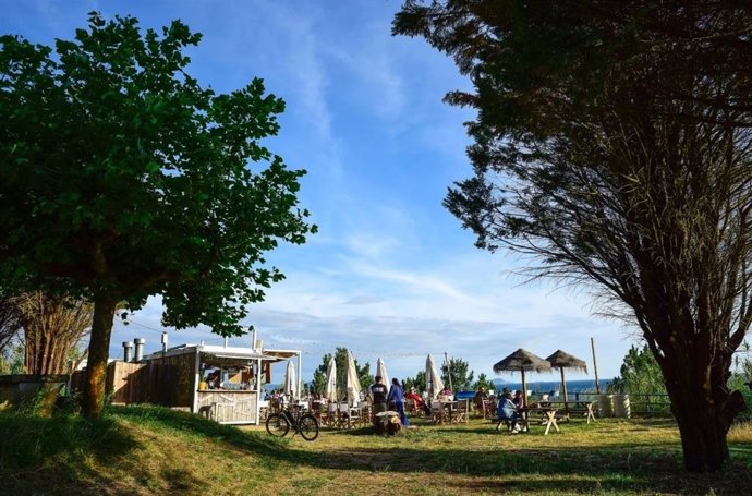 A praia de Pragueira e o Bico Beach, en Sanxenxo