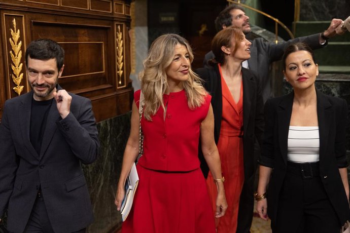 Archivo - (I-D) El ministro de Sumar Pablo Bustinduy (Derechos Sociales); Yolanda Díaz (Trabajo); Mónica García (Sanidad); Ernest Urtasun (Cultura), y Sira Rego (Juventud), a su llegada al Congreso de los Diputados, a 12 de junio de 2024, en Madrid (Españ