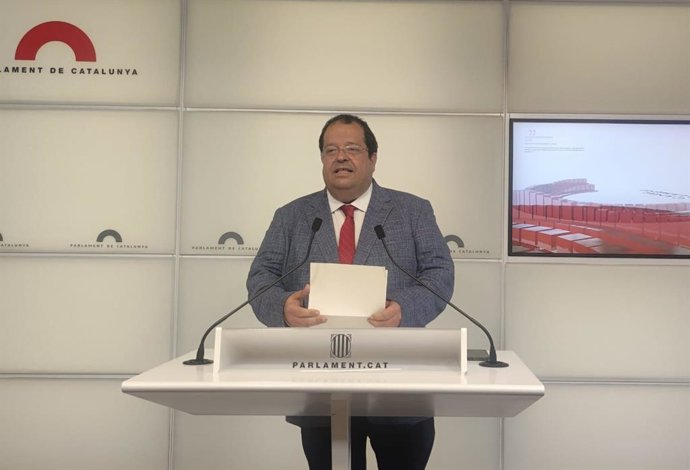 El diputado de ERC en el Parlament y exconseller de Interior, Joan Ignasi Elena, en rueda de prensa.