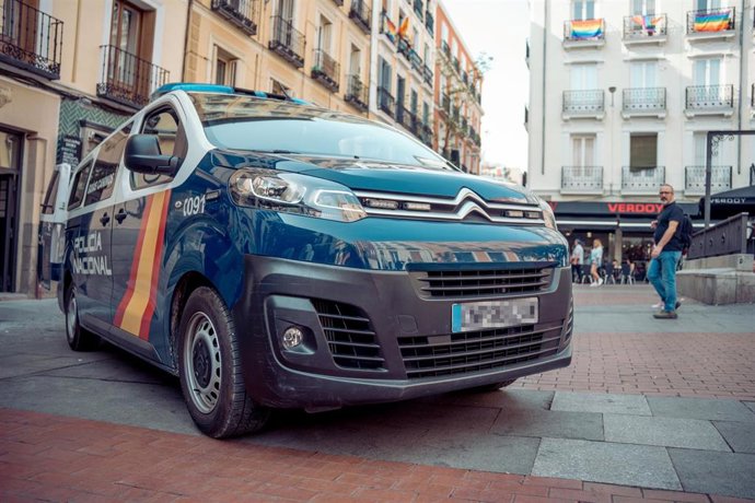 Archivo - Un furgón policial durante la presentación del dispositivo de Policía Nacional para garantizar la seguridad durante el MADO 2023, a 28 de junio de 2023, en Madrid (España).