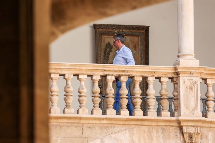 El principal acusado de la macroestafa inmobiliaria de Lujo Casa, Carlos García Roldán, este jueves en la Audiencia Provincial de Palma antes del juicio.