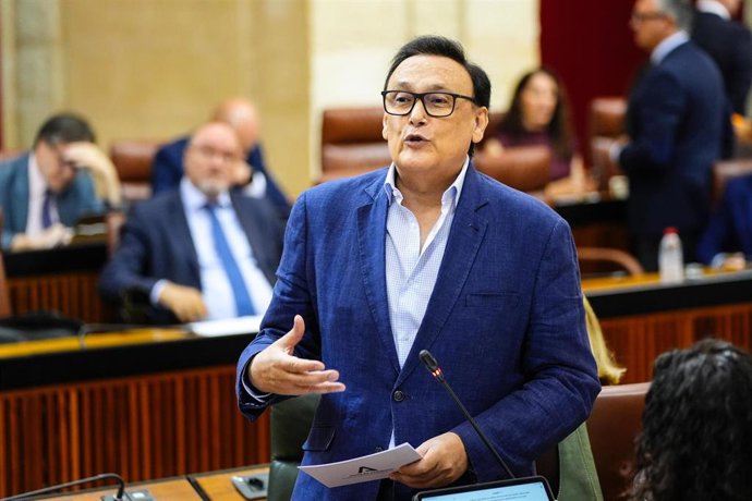 El consejero de Universidad, Investigación e Innovación, José Carlos Gómez Villamandos, en el Parlamento de Andalucía.