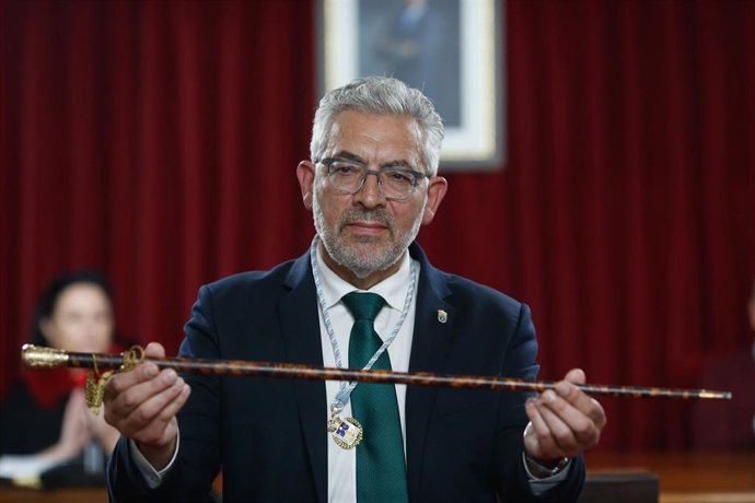 Archivo - El nuevo alcalde de Lugo, Miguel Fernández, durante la toma de posesión como alcalde de Lugo, a 11 de marzo de 2025, en Lugo, Galicia (España). Fernández toma posesión de su cargo debido al fallecimiento de la alcaldesa, Paula Alvarellos, que fa