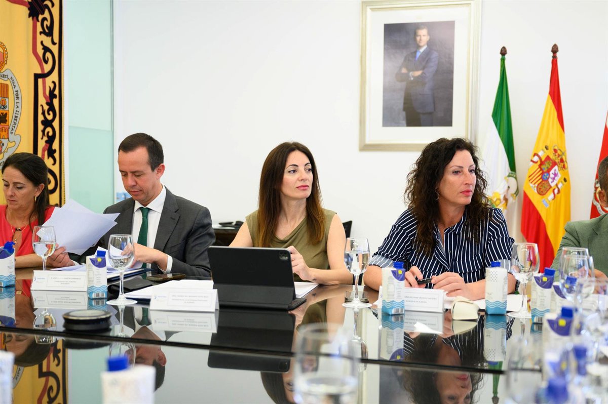 El tráfico de mercancías en los puertos de Almería crece un 15% en el primer semestre del año