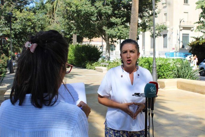 La portavoz adjunta de Con Málaga, Toni Morillas, atiende a los medios
