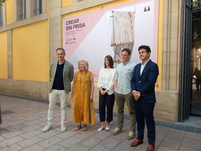 Una exposición en la Sala Amós Salvador invita a mirar "sin prisa" el trabajo artesano elevado al arte "con mayúsculas"