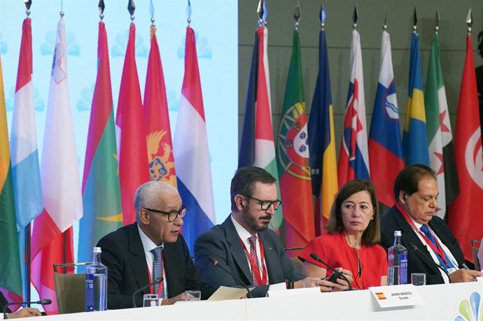 La presidenta del Congreso, Francina Armengol, y el vicepresidente del Senado, Javier Maroto, frente a representantes de las cámaras de reperesentantes de Marruecos y Egipto en la IX Cumbre de Presidentes de la APUpM.