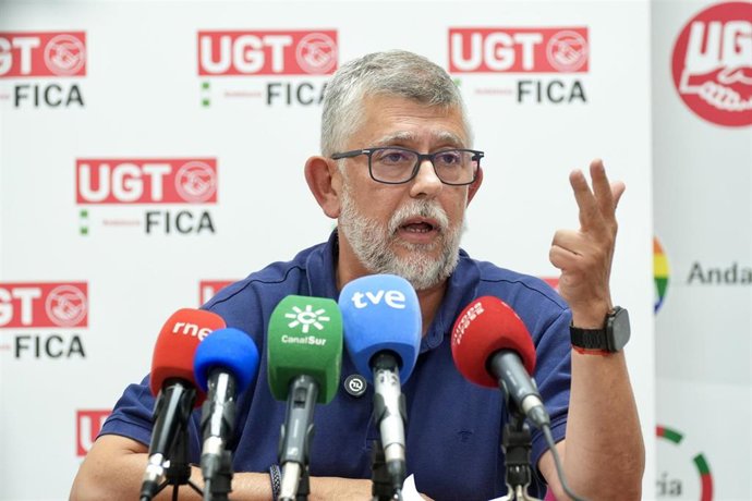 El secretario general de UGT FICA Andalucía, José Manuel Rodríguez Saucedo, en rueda de prensa para explicar los detalles del convenio del metal.