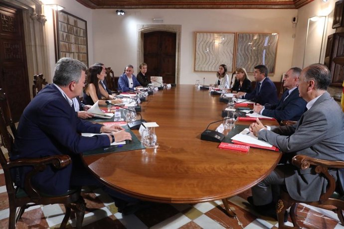 El president de la Generalitat, Carlos Mazón, preside el Pleno extraordinario del Consell para acordar la remisión de la Cuenta General de la Generalitat correspondiente al ejercicio 2024 a la Sindicatura de Comptes.