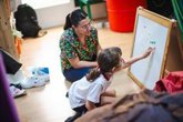 Foto: Fundación Mutua Madrileña y FEDER facilitan terapias rehabilitadoras a 1.500 personas con enfermedades raras