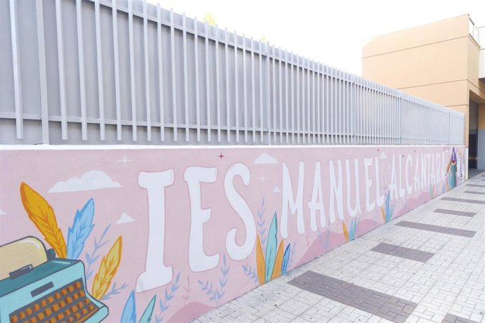 La Concejala Delegada De Participación Ciudadana Del Ayuntamiento, Mar Torres, Asiste A La Inauguración De Un Mural En El IES Manuel Alcántara.