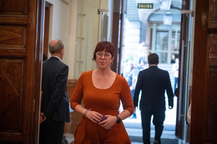 La diputada de Compromís Águeda Micó a la seua arribada a una sessió plenària